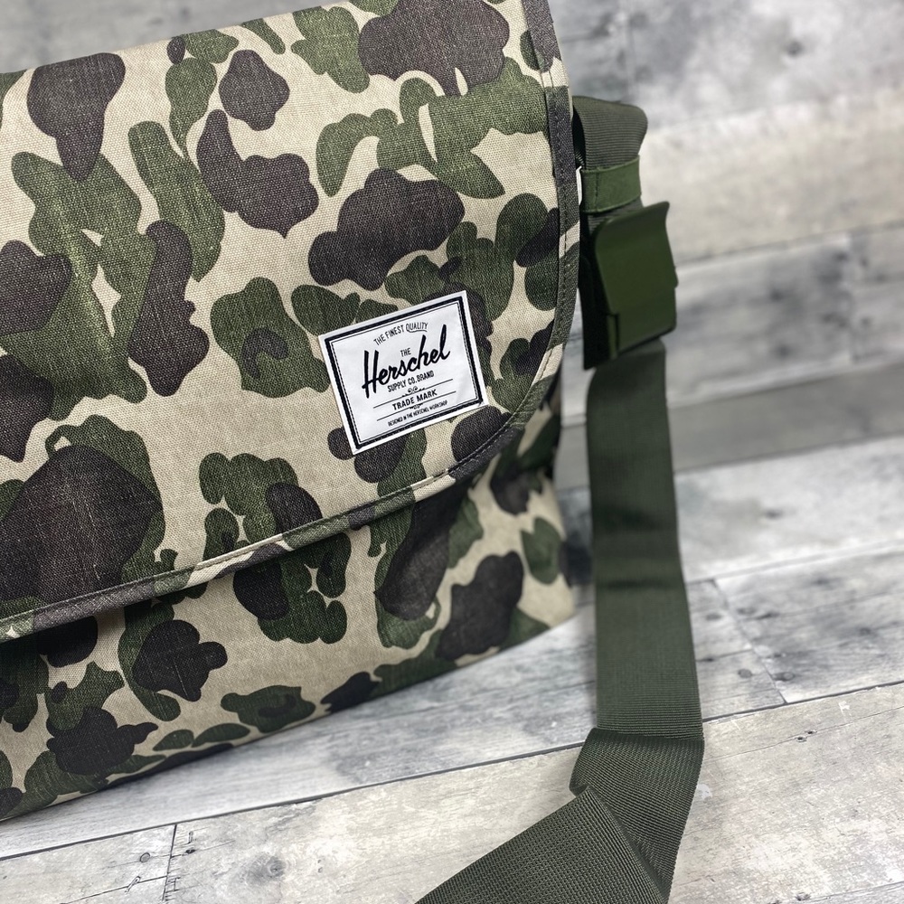 Herschel Camo messenger bag tote - Picture 3 of 7